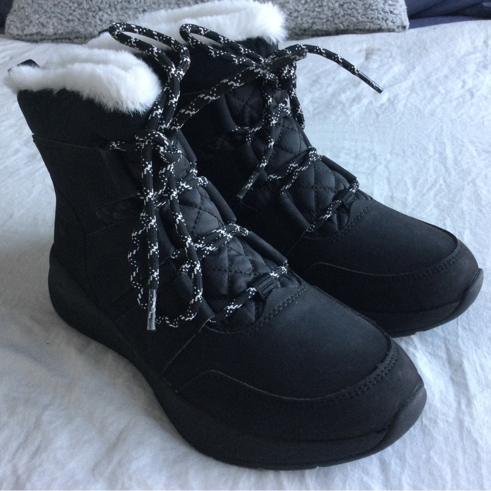 PRICE DROP! NEW Timberland Black Winter Boots w White Faux Fur Trim